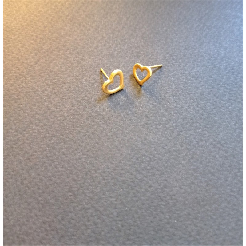 Tiny hearts earrings