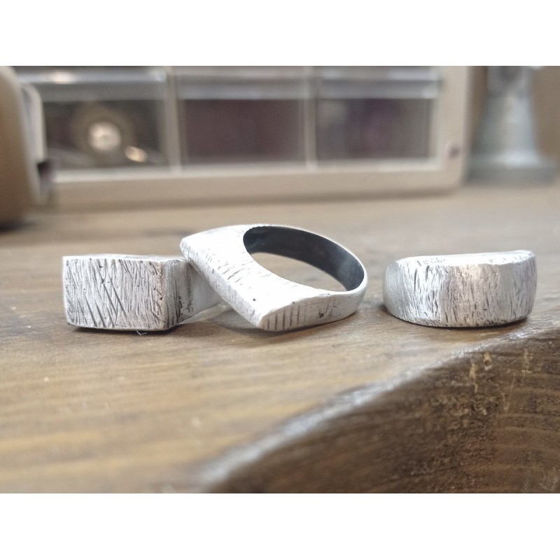 Thick engraved ring
