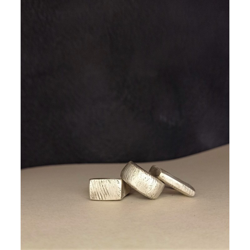Round engraved ring