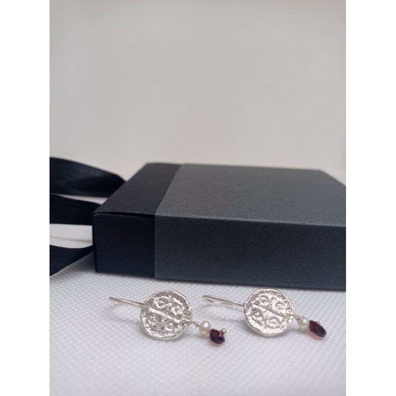 Round lace earrings