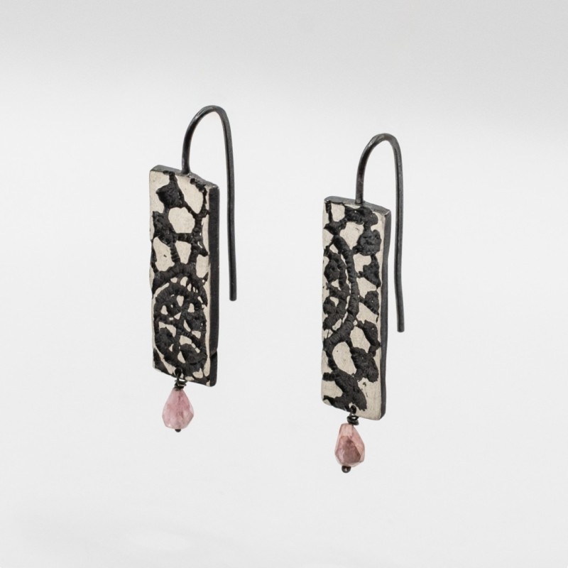 Lace earrings with oxidation