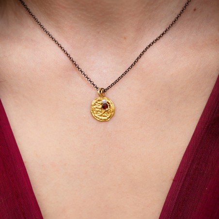 Lace round necklace