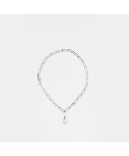 Chain ankle bracelet with pearl.